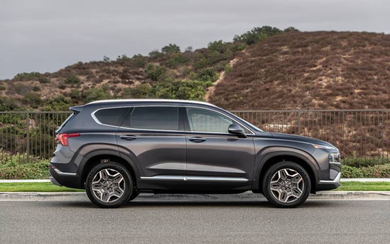 Comparison - Hyundai Santa Fe Calligraphy Hybrid 2021 - vs - Toyota C ...